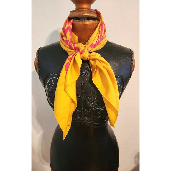 Vintage HAULIVETRIGERE Pauline Trigère Yellow-Gold Pink Leopard Print Lg Scarf - Picture 4 of 7